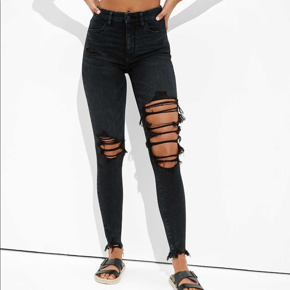 American Eagle Black High Rise Frayed Jegging Crop